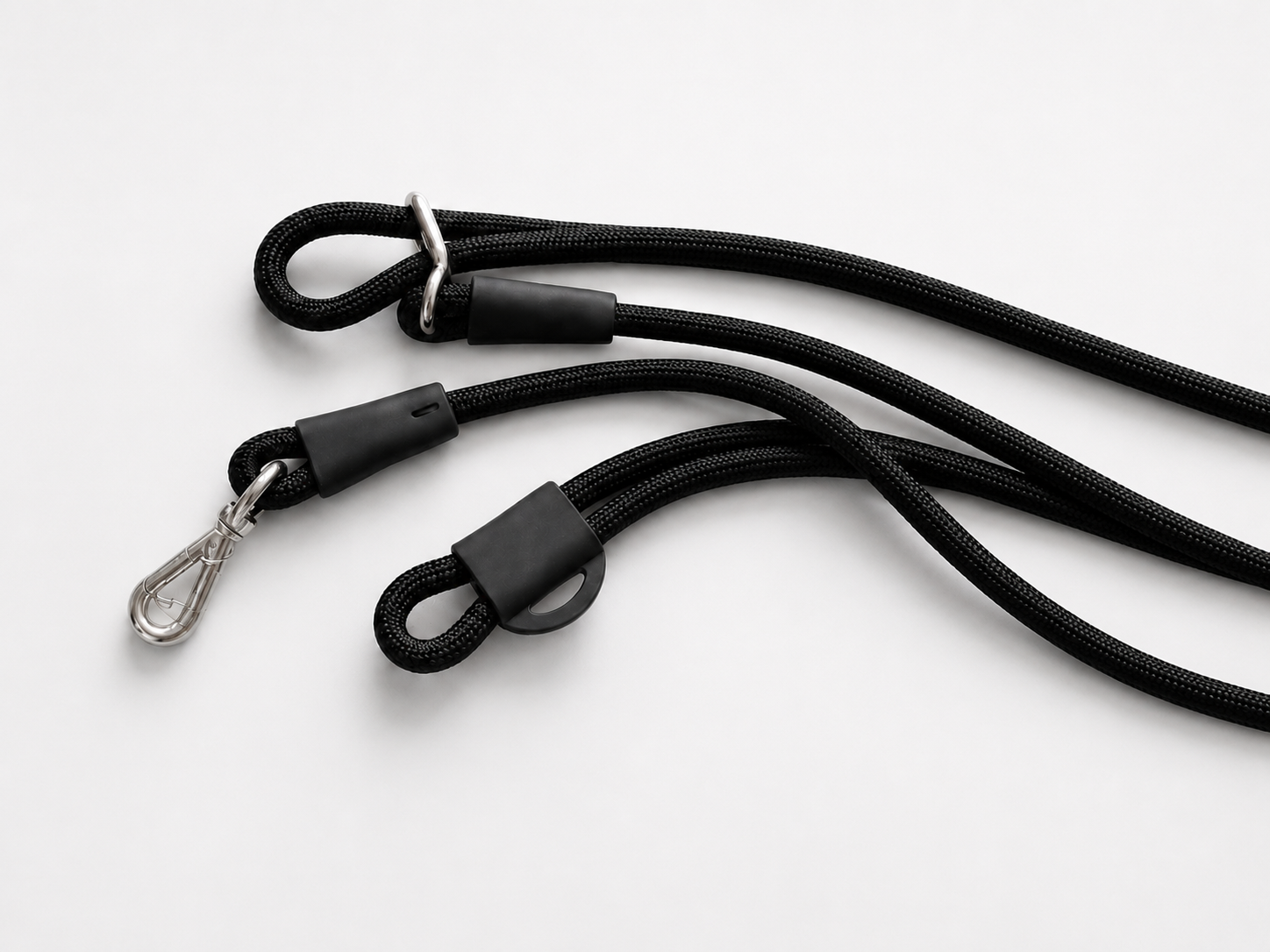 WALQO hands-free crossbody dog leash detail with adjustable wear and secure hardware